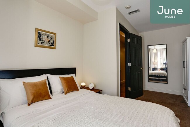 Foto del edificio - Full room in 4-bed/3.5-bath Home