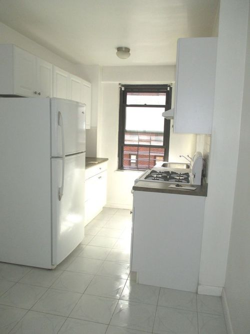 Building Photo - 405 Grand St