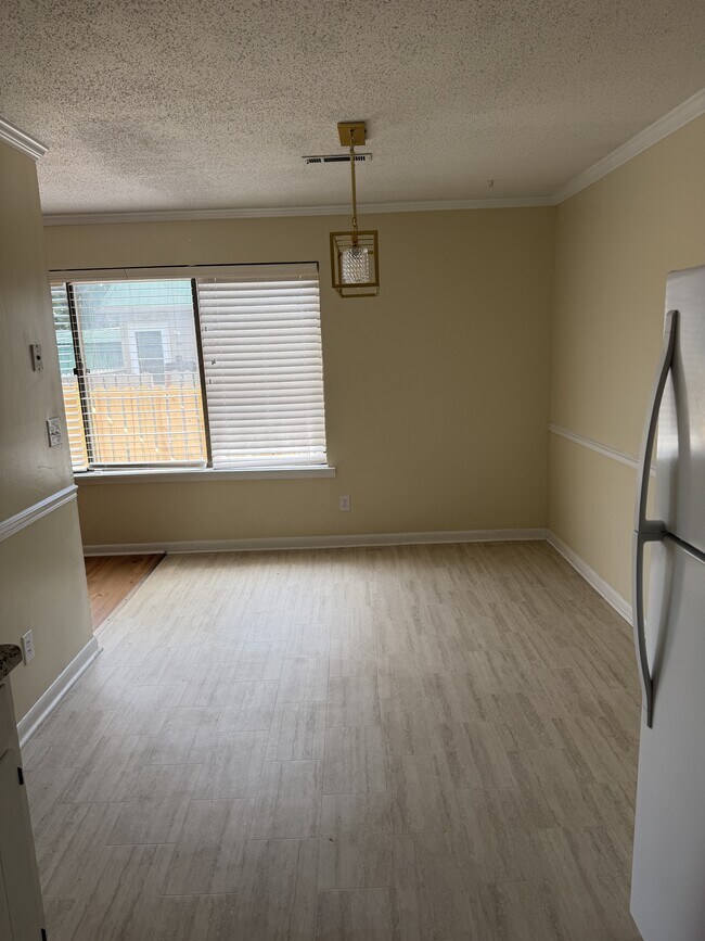 Foto del edificio - 2225 Golf Rd SW