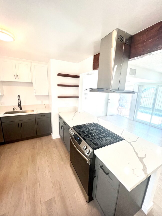 Foto del edificio - 3315 W 104th St