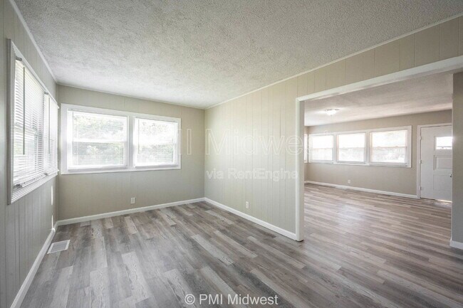 Building Photo - 6276 Eastgate Ave