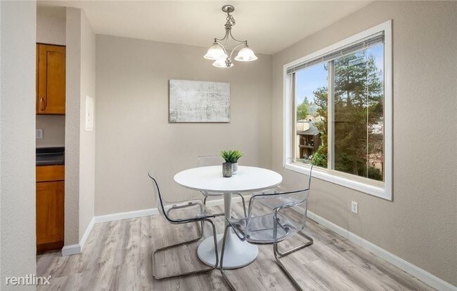 Building Photo - 2 br, 1 bath Condo - 12525 NE 145th Pl F94...