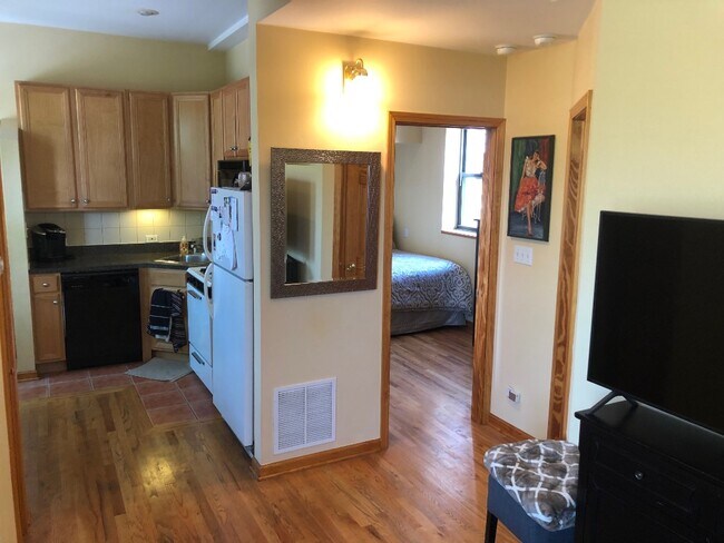 Foto del edificio - 1458 N Bosworth Ave