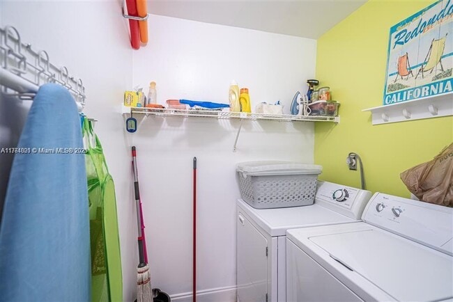 Building Photo - 1245 SW 46th Ave