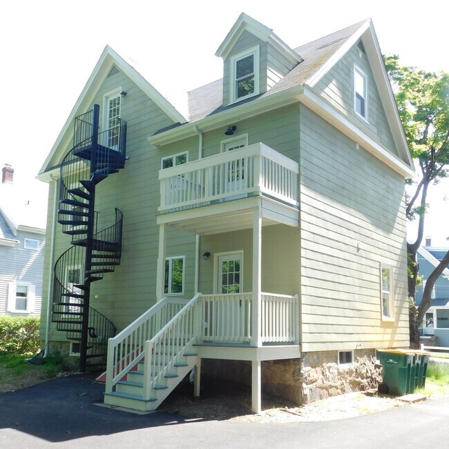 Building Photo - 54 Savin Ave
