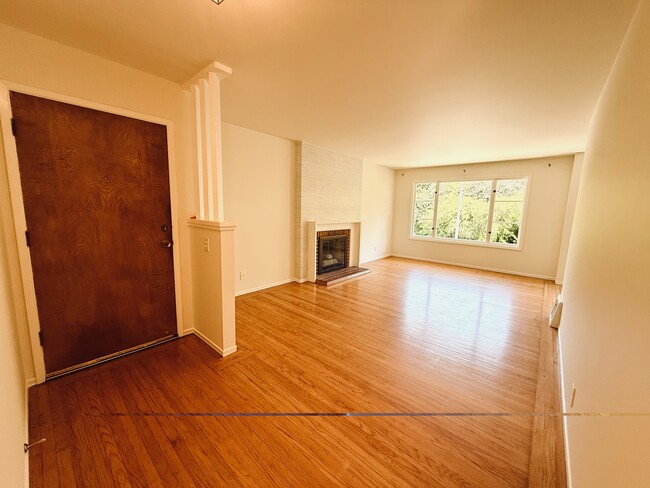 Building Photo - 127 Starview Way
