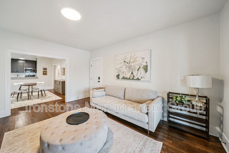 Foto principal - 1435 S Peoria Ave