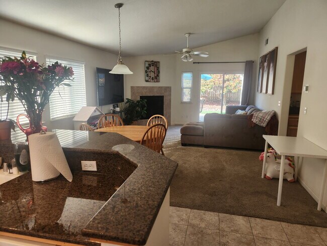 Foto del edificio - 2581 Greenwood Ln