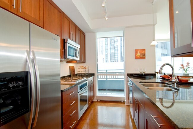 Building Photo - 505 N McClurg Ct