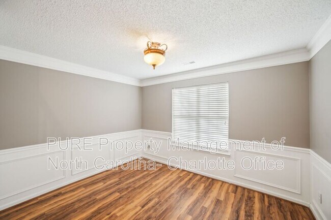 Foto del edificio - 3334 Nevin Brook Rd