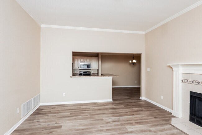 Building Photo - 3000 Huntington Ct