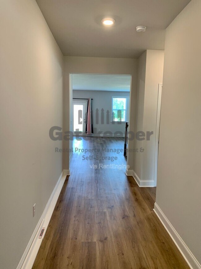 Building Photo - 600 Cunninghame Ct