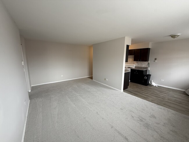 Building Photo - 3001 N Thatcher Ave