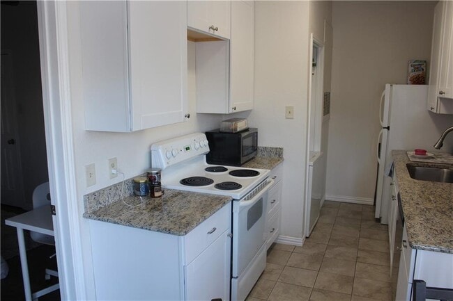 Foto del edificio - 706 W 24th St