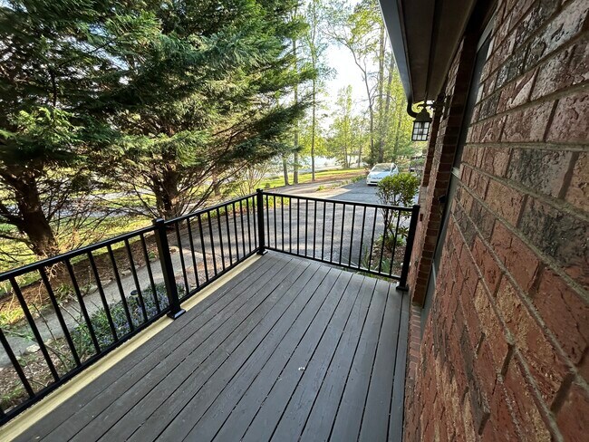 Terraza delantera. 5 escalones. - 115 Wakefield Dr
