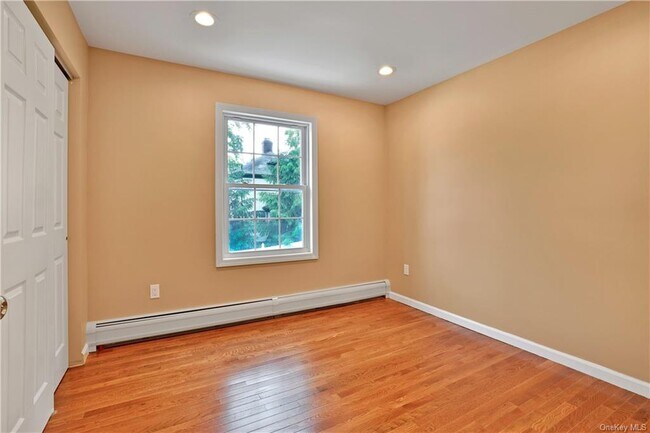 Building Photo - 14 Maple Ave