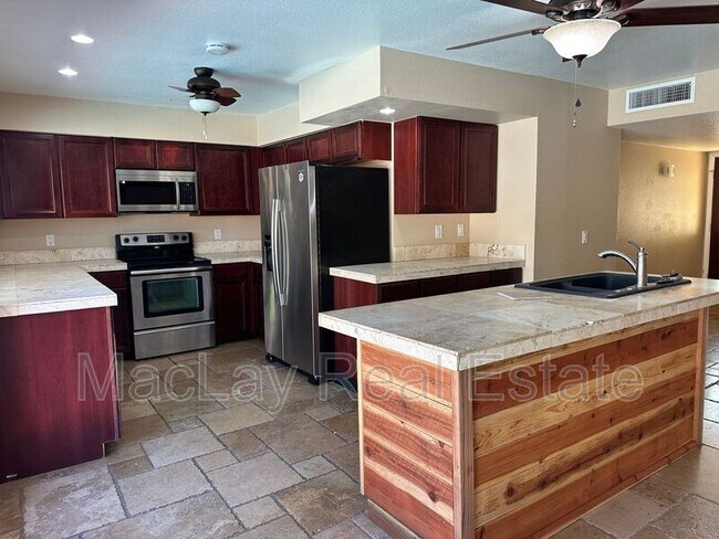 Building Photo - 1114 E Carter Dr