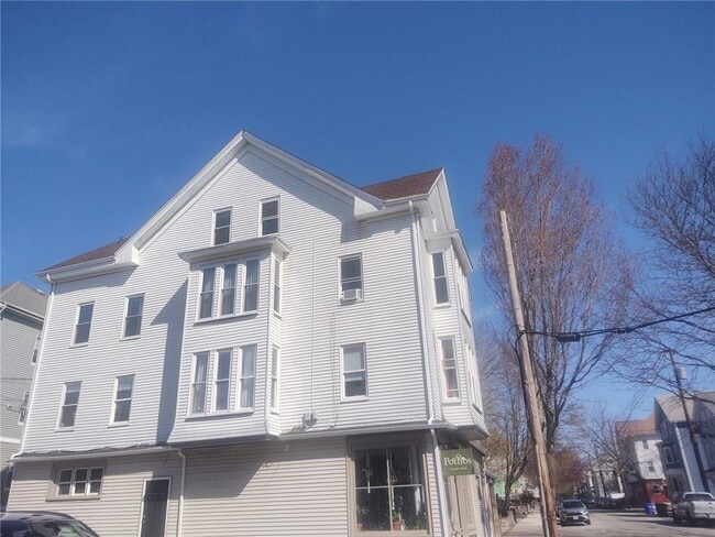 Building Photo - 198 Ives St