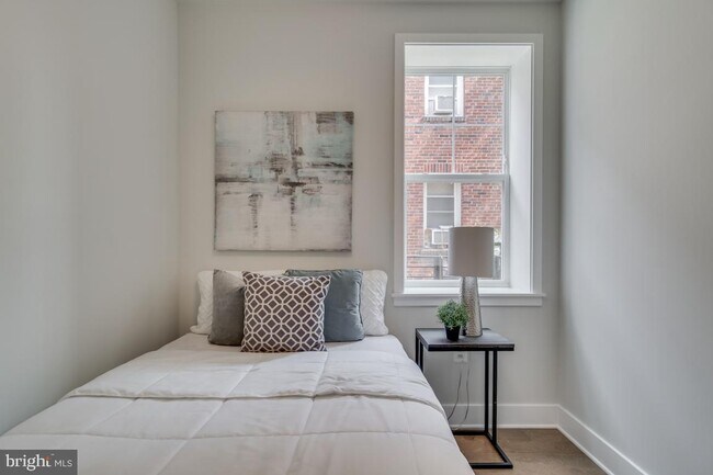 Foto del edificio - 2205 40th Pl NW