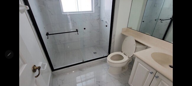 Foto del edificio - 3920 Laurel Ln
