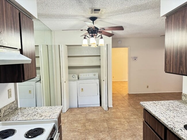 Building Photo - 2 Bedroom Chandler Condo Rental