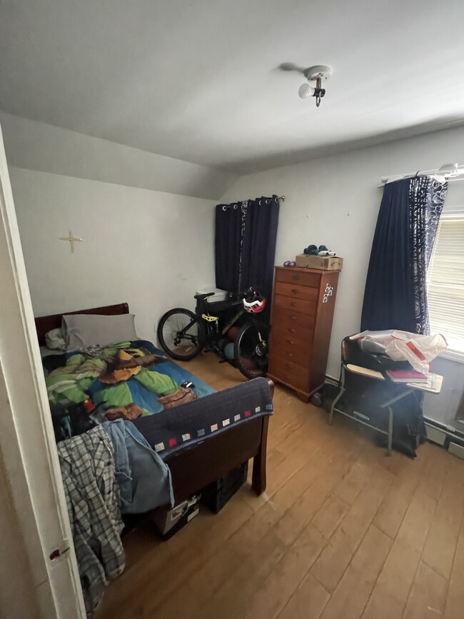 BR 1 - 144-23 223rd St