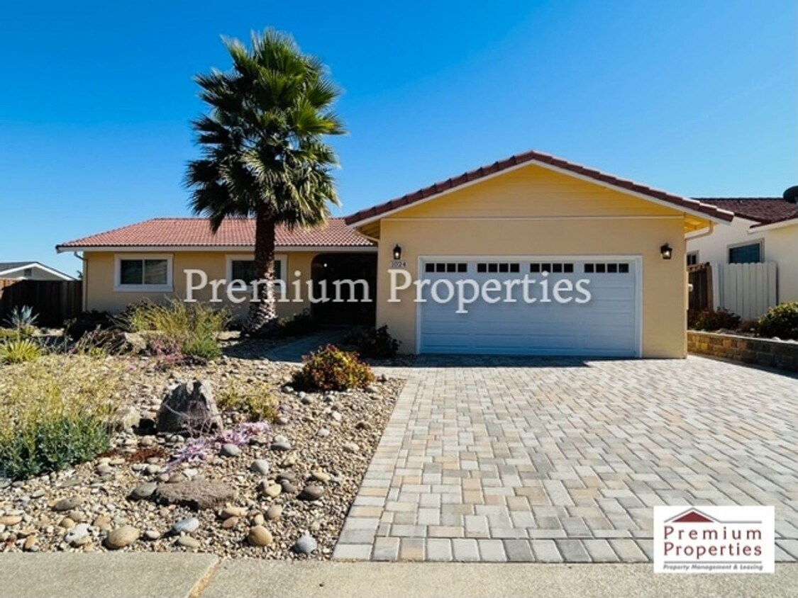 Primary Photo - Beautifully Updated 3BD/2BA Single-Story H...