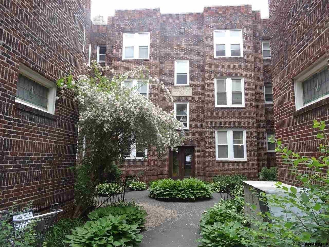 Primary Photo - 775 Myrtle Ave