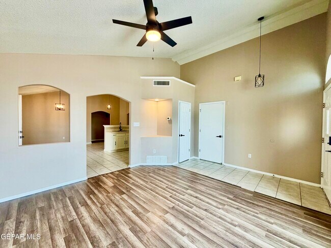 Building Photo - 3904 Tierra Marfil Rd