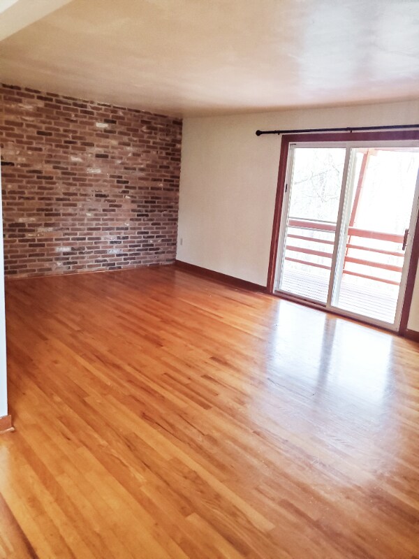Foto del edificio - 9740 Bellcrest Rd