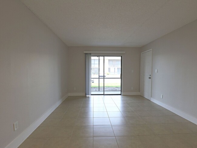 Foto del edificio - $ 250 OFF SECOND MONTH RENT AVAILABLE NOW ...