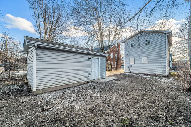 Building Photo - 4128 Buckingham Ave