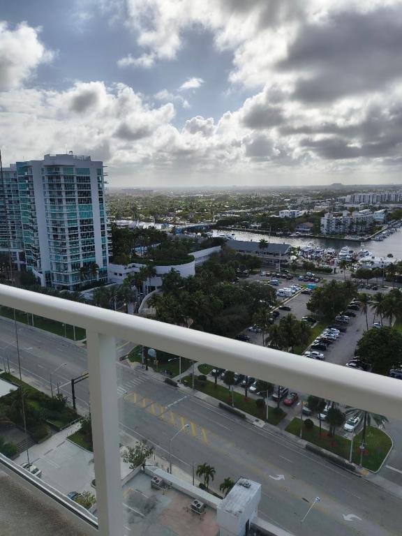 Foto del edificio - 111 N Pompano Beach Blvd