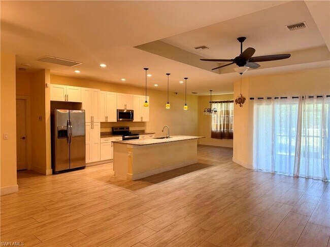 Foto del edificio - 5560 Belrose St
