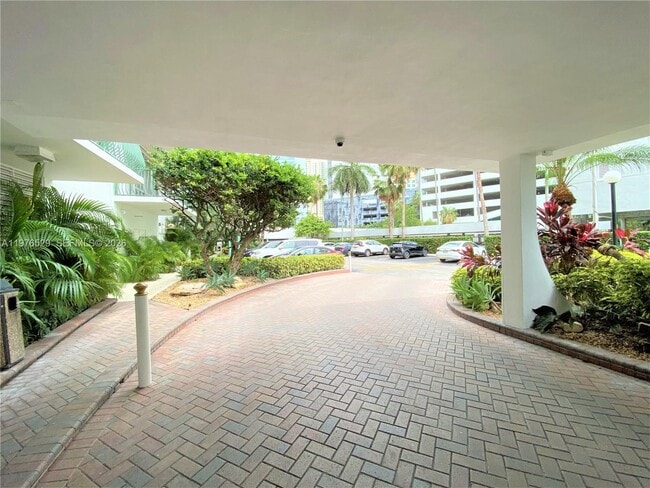 Foto del edificio - 1408 Brickell Bay Dr