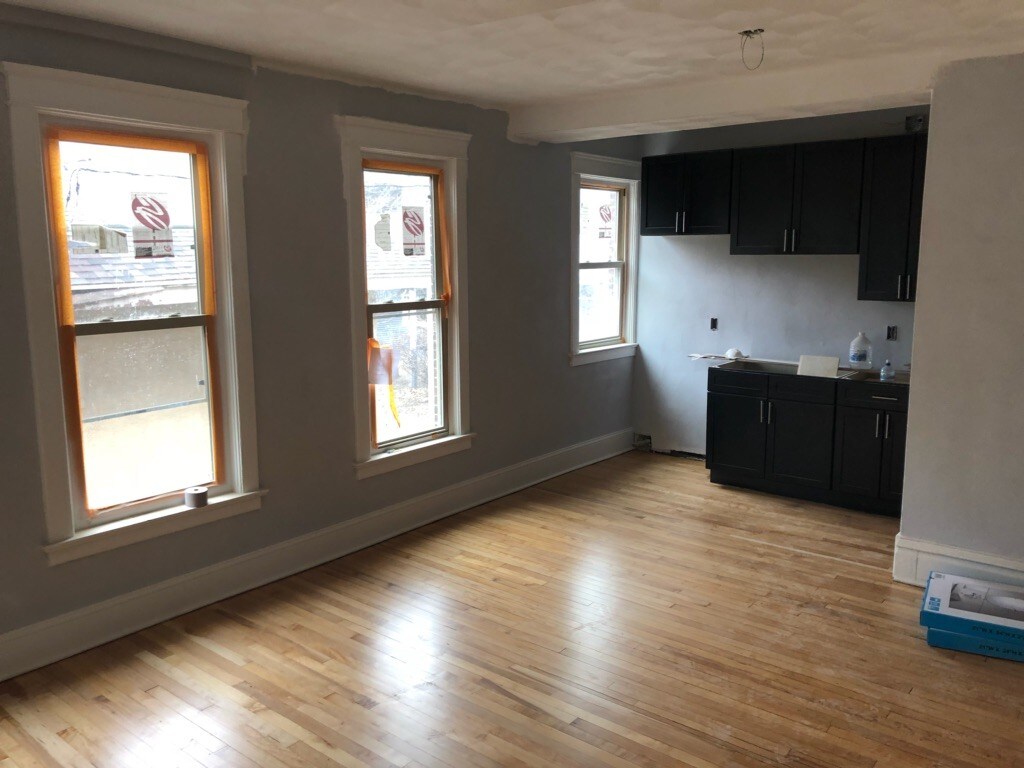 Primary Photo - 115 S Main St