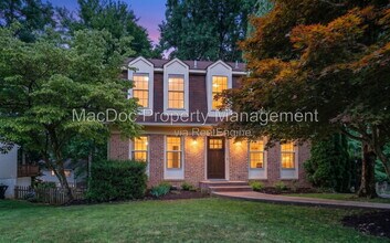 Building Photo - 16 Rocky Way Dr