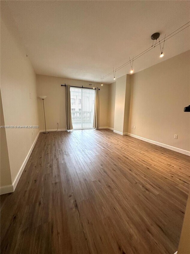 Foto principal - 10 Aragon Ave
