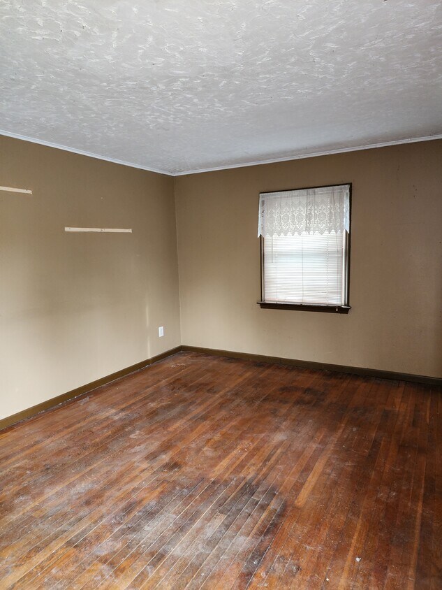 living room - 1748 Rosewood Dr