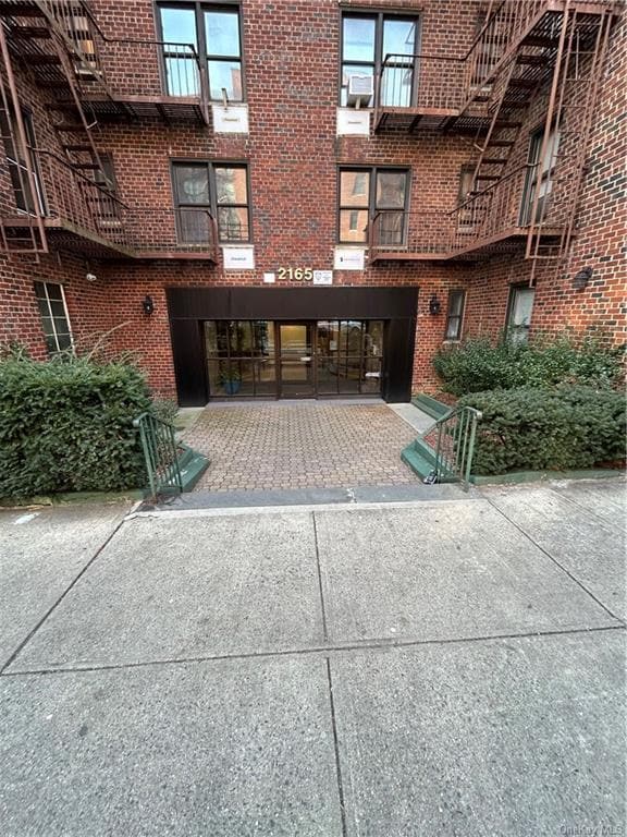 Primary Photo - 2165 Matthews Ave