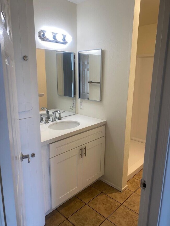 Building Photo - 1 BE/1 BA Renovated Apartment For Rent!