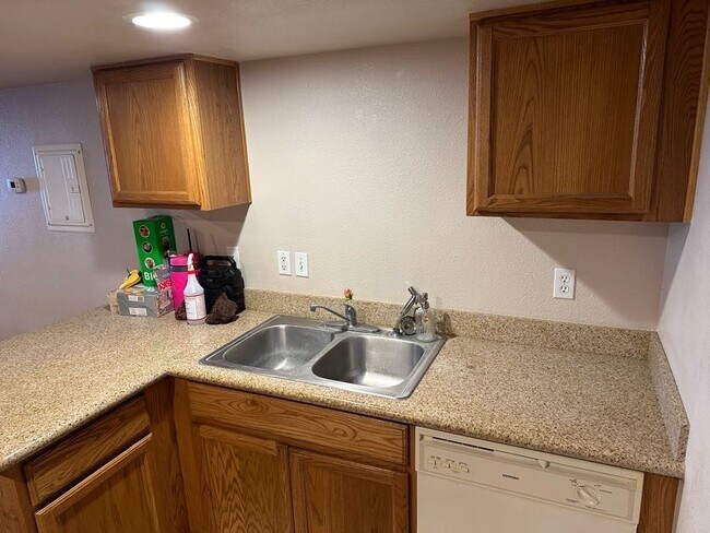 Sink - 235 N Alameda Ave