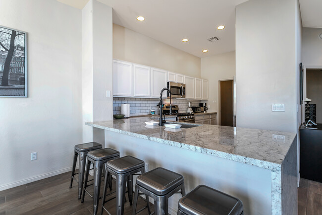 Building Photo - 16420 N Thompson Peak Pky
