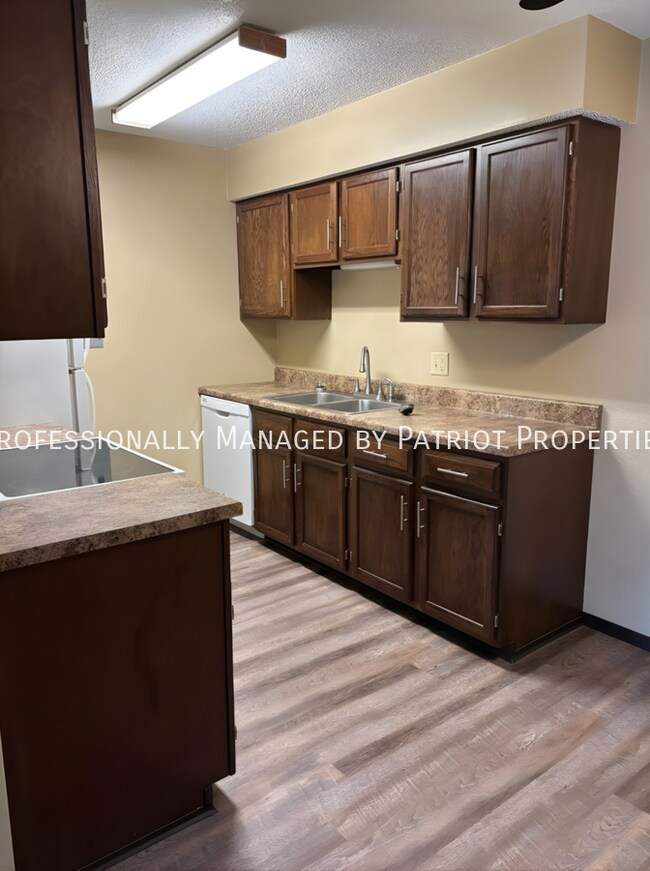 Building Photo - 811 Hawkeye Dr