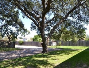 Building Photo - 1867 Florida Dr