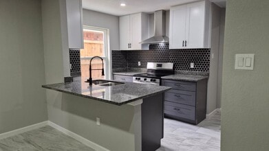 Building Photo - 6318 Bridgegate Dr