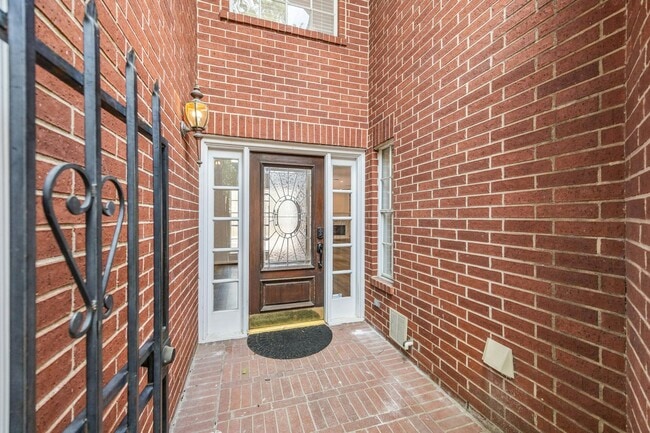 Photo - 1723 Gingerleaf Ln House