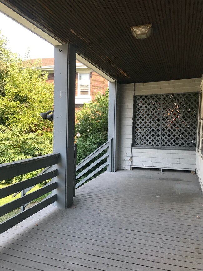 Foto del edificio - 5 Bedroom/3 Bathroom, mins. from UC $750/p...
