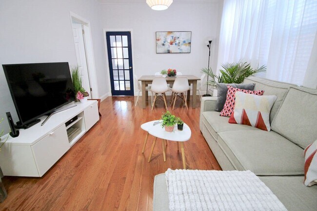 Foto del edificio - 6104 Highland Pl