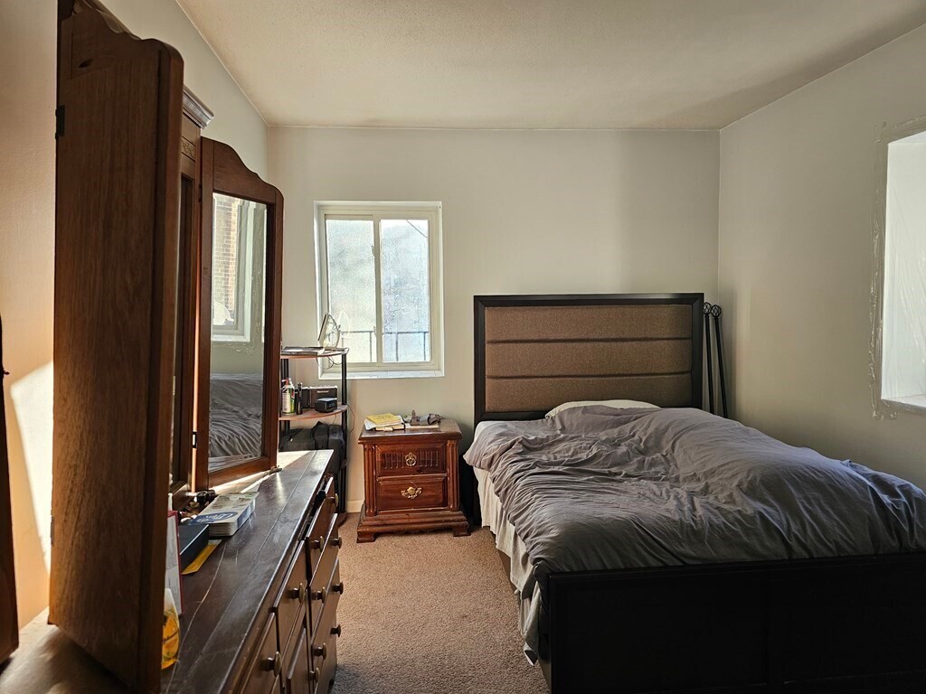 Building Photo - 205 Kelton St